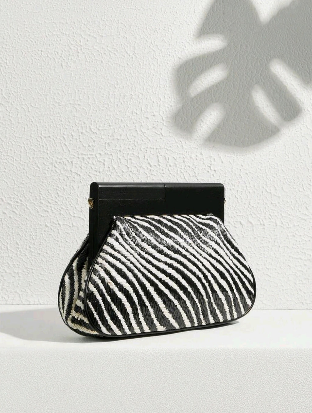 Riviera Straw Clutch