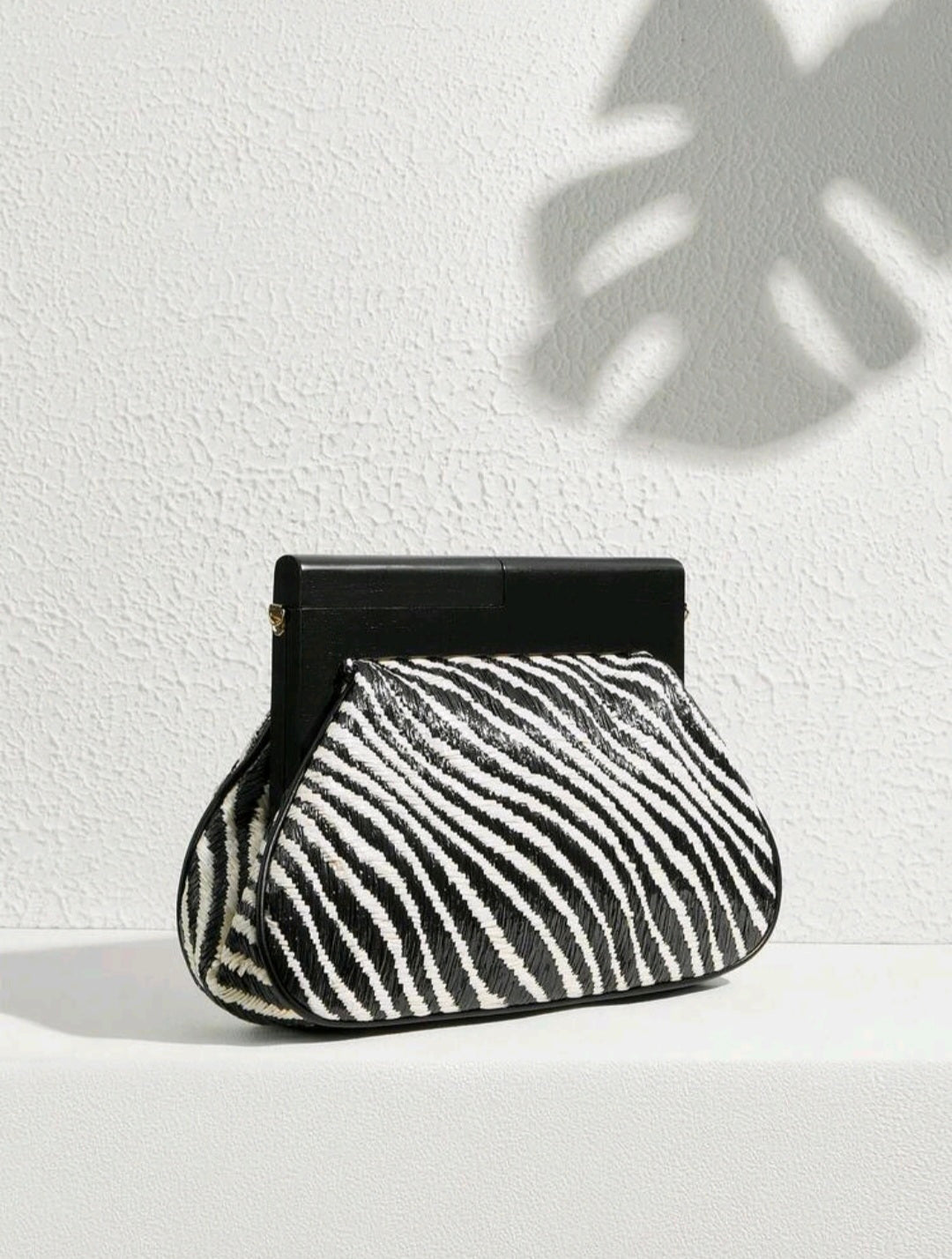 Riviera Straw Clutch