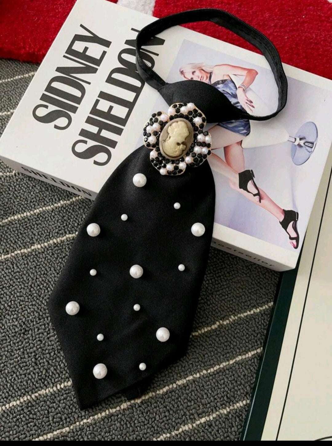 Portrait Lady Rhinestone Tie
